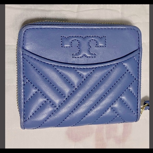 Tory Burch Handbags - Tory Burch Alexa Medium Zip Wallet